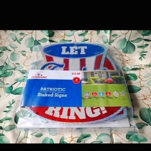 Patriotic Yard Stake Signs 6 Pieces USA, Let Freedom Ring, Star, Fireworks Decor